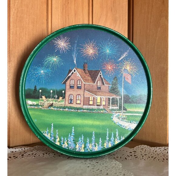 Vintage Patriotic Fourth of July Summer Celebration Biscuit Cookie Tin - Picture 1 of 6
